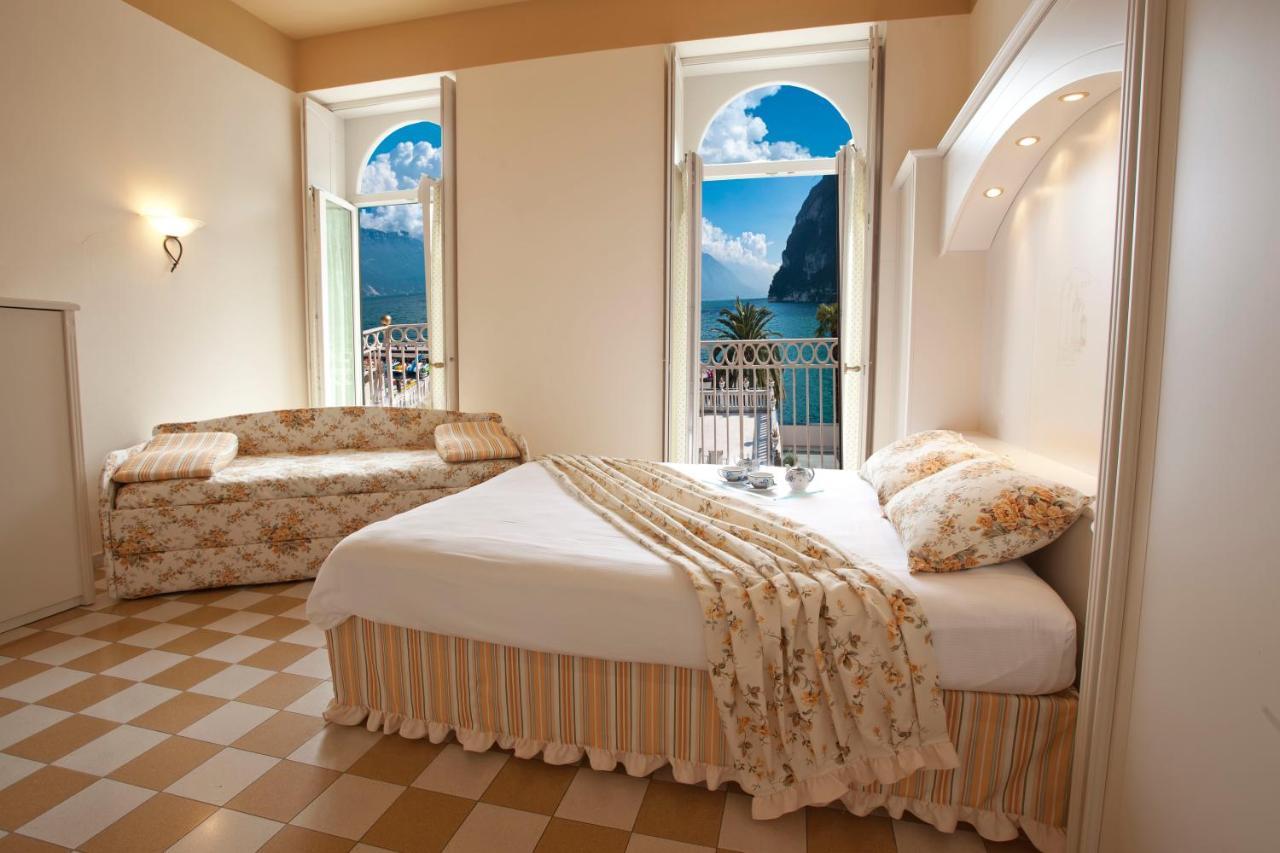 Bellavista Lakefront Hotel & Apartments Рива дел Гарда Екстериор снимка