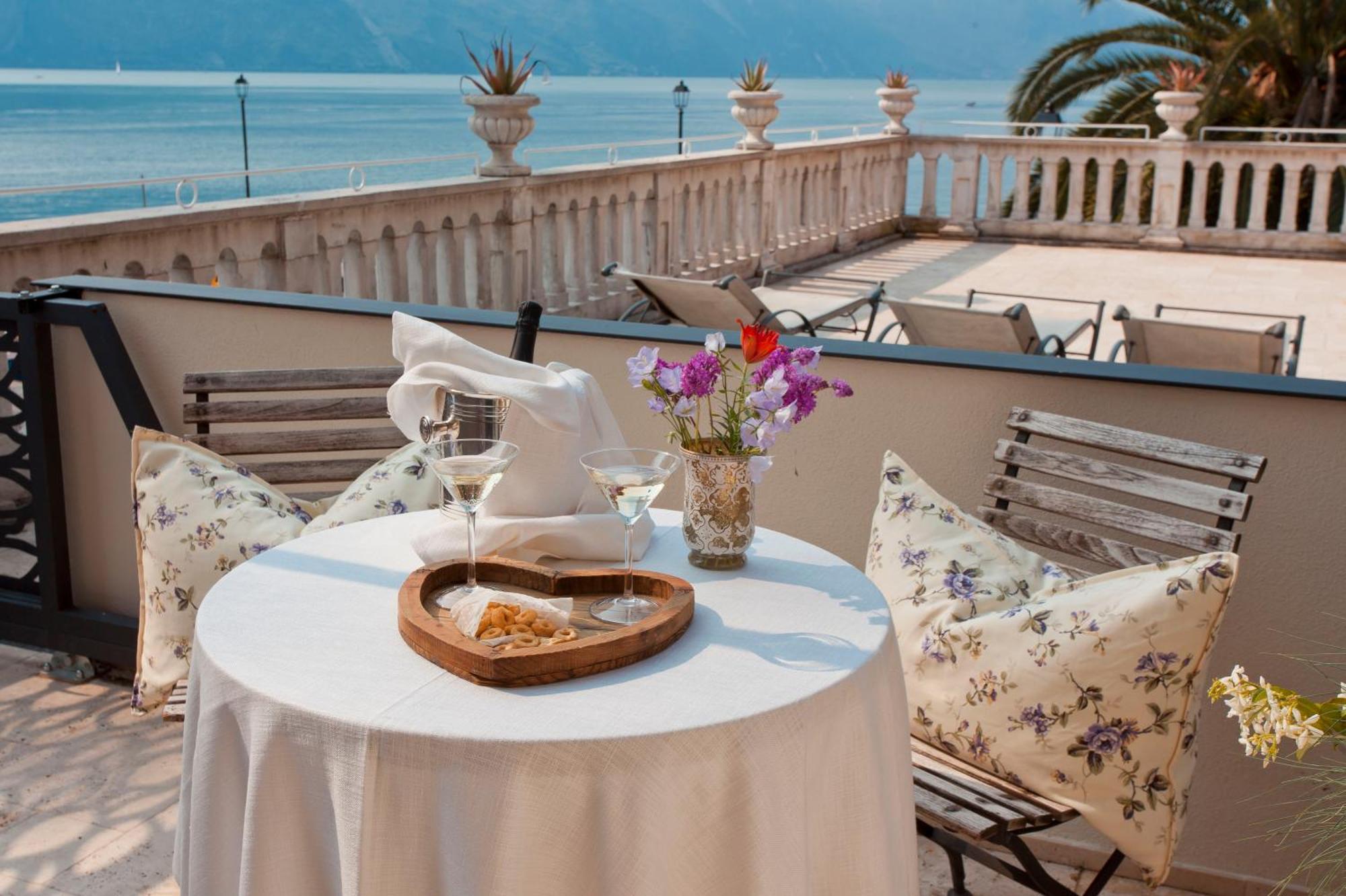 Bellavista Lakefront Hotel & Apartments Рива дел Гарда Екстериор снимка