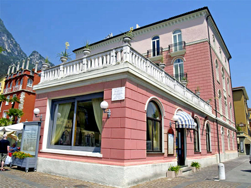 Bellavista Lakefront Hotel & Apartments Рива дел Гарда Екстериор снимка